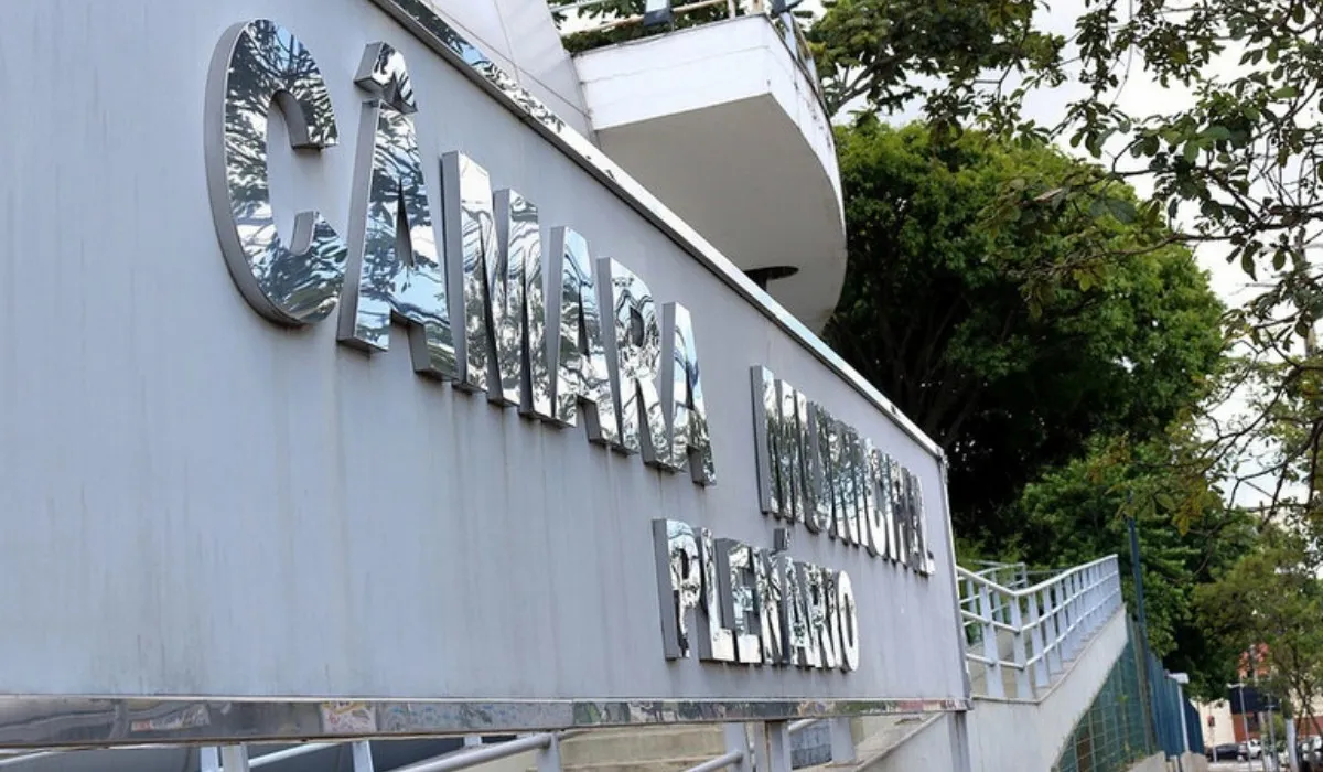 Câmara de Campinas analisa projeto que obriga transparência sobre uso de IA na administração pública