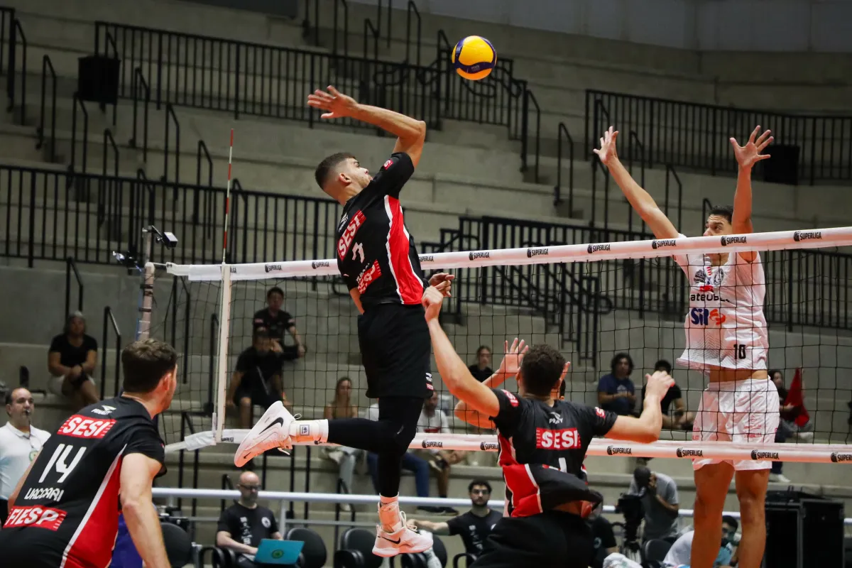 Sesi-Bauru e Guarulhos duelam pelo Campeonato Paulista de Vôlei Masculino em busca de sobrevida
