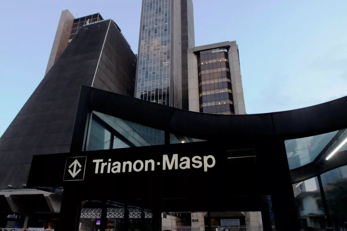 Estação Trianon-Masp do Metrô é fechada temporariamente durante ato político na Avenida Paulista